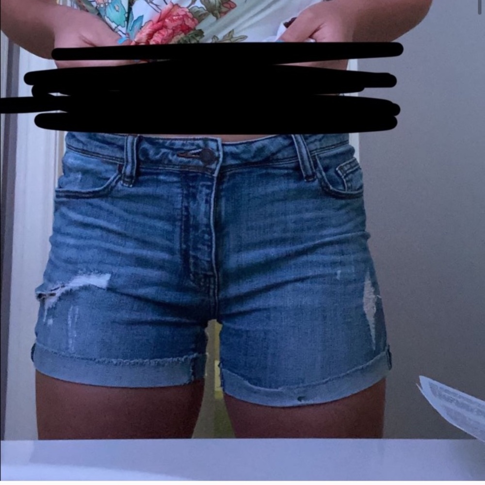 🎉🎉ripped jean shorts!!